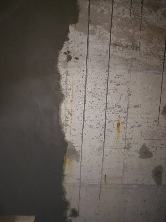 من الضروري عمل طبقة من اللياسة بعد تفتح الشروخ والتصدعان للخزان العلوي التي يوجد بها تيهرب معالجة تسربات الخزان العلوي