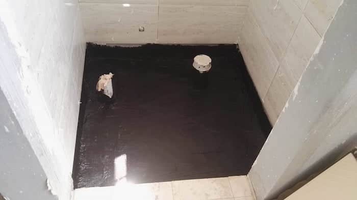طرق وخطوات عزل الحمامات بالدهان