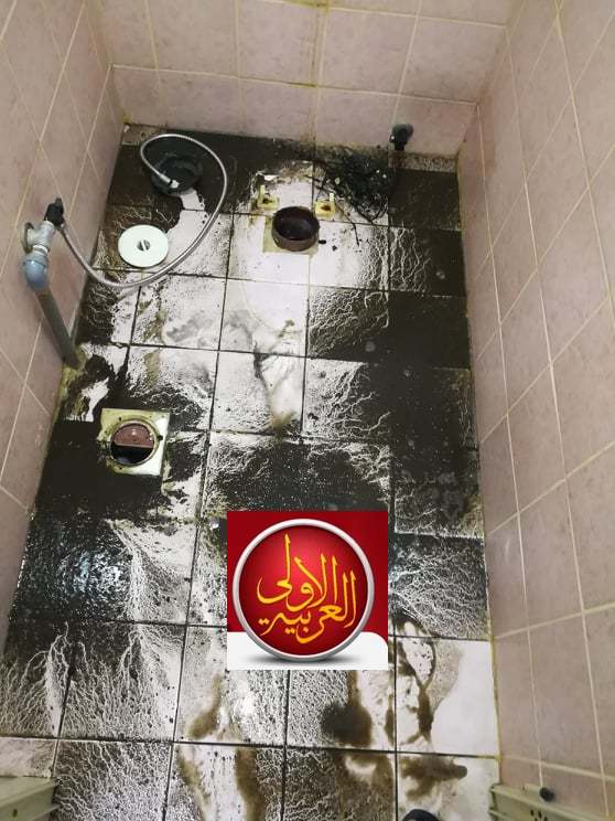 وجود مصارف مسدودة تتعلق فيها البكتيريا التي تسبب هذه الروائح النتنة الكريهه