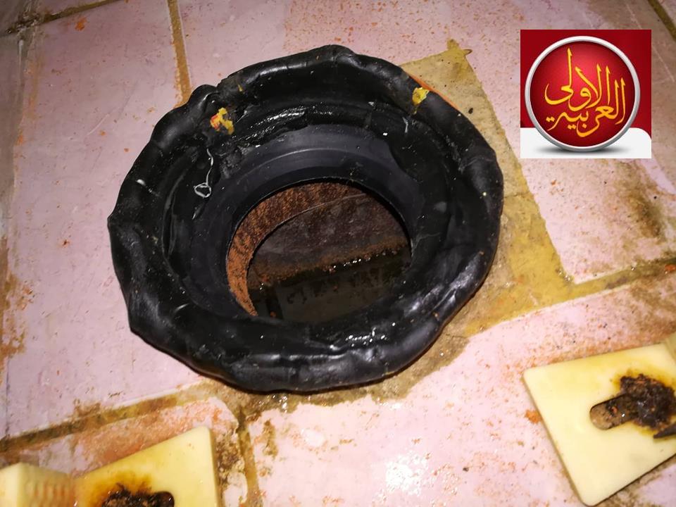 عدم تركيب ربلة شحم مابين الكرسي الافرنجي وماسورة السباكه لحجز الروائح الكريهه بداخل المواسير كما موضح بالصوره